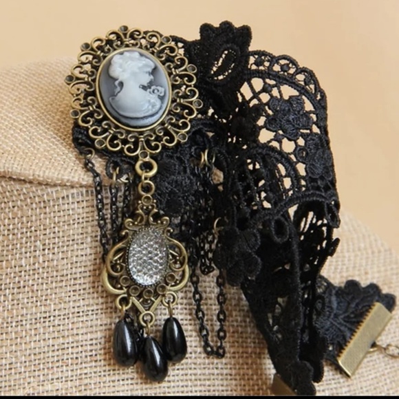 Vintage Lace Necklace & Pendant - Picture 6 of 6